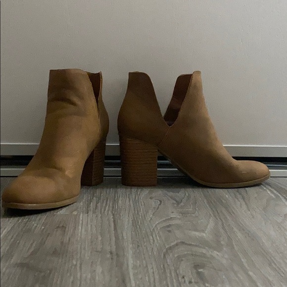 Tan boots - Picture 1 of 1